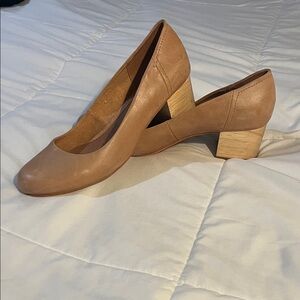 Toms Tan Block Heel Shoes Size 9.5